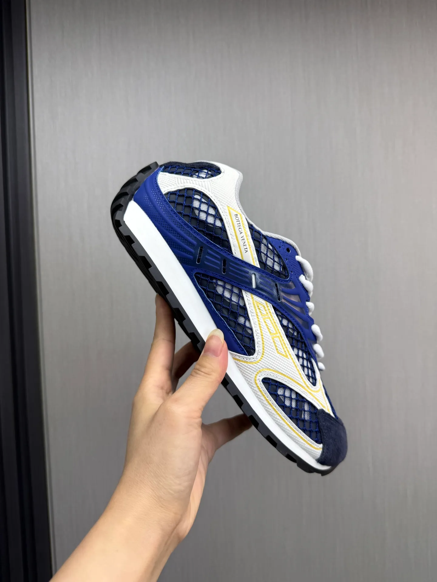 Men's men's shoes 💰620💰 BV top version 𝘽𝙊𝙏𝙏𝙀𝙂𝘼 𝙑𝙀𝙉𝙀𝙏𝘼 Orbit sneakers Wang Yibo same style couple style dad shoes 🩷💚 Runner sneakers, made of lightweight technical mesh fabric. Features a geometric patterned rubber outsole. Pay attention to the package craftsmanship ❕ High version shipping ❗️ Very nice, durable to play with and durable to make ✔️ Standard version 💯💯 The outsole is made of color-blocked TPU outsole. Women’s model 35-41 (40 41 customized) Men’s model 39-46 (45.46 customized) Equipped with original packaging